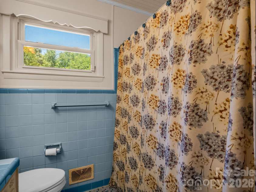 2302 Crosby Drive, Shelby, NC 28150.  MLS# CAR4389790, YatesRealty ID 29182. 