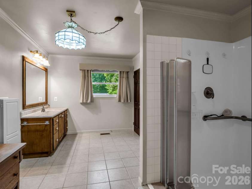 2302 Crosby Drive, Shelby, NC 28150.  MLS# CAR4389790, YatesRealty ID 29182. 