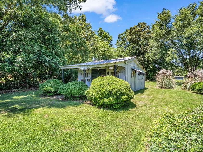 2302 Crosby Drive, Shelby, NC 28150.  MLS# CAR4389790, YatesRealty ID 29182. 