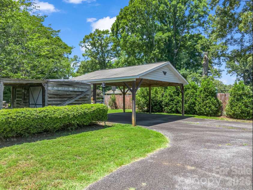 2302 Crosby Drive, Shelby, NC 28150.  MLS# CAR4389790, YatesRealty ID 29182. 