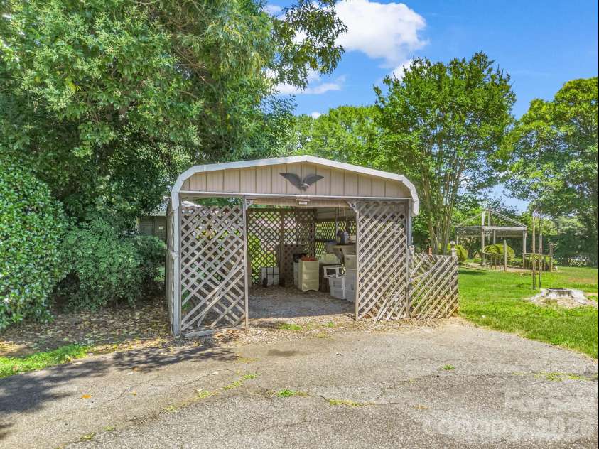 2302 Crosby Drive, Shelby, NC 28150.  MLS# CAR4389790, YatesRealty ID 29182. 
