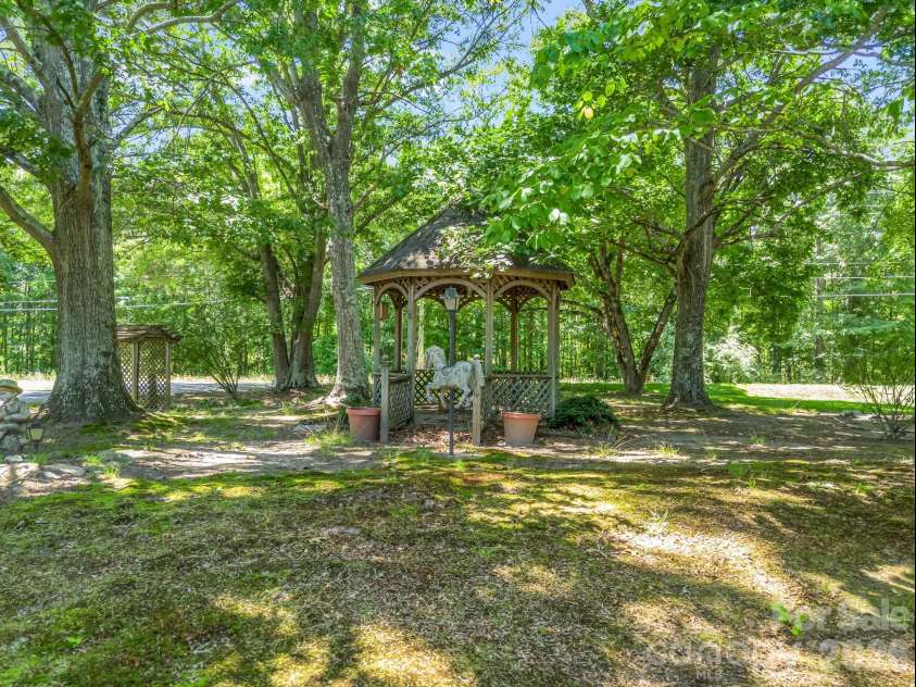 2302 Crosby Drive, Shelby, NC 28150.  MLS# CAR4389790, YatesRealty ID 29182. 