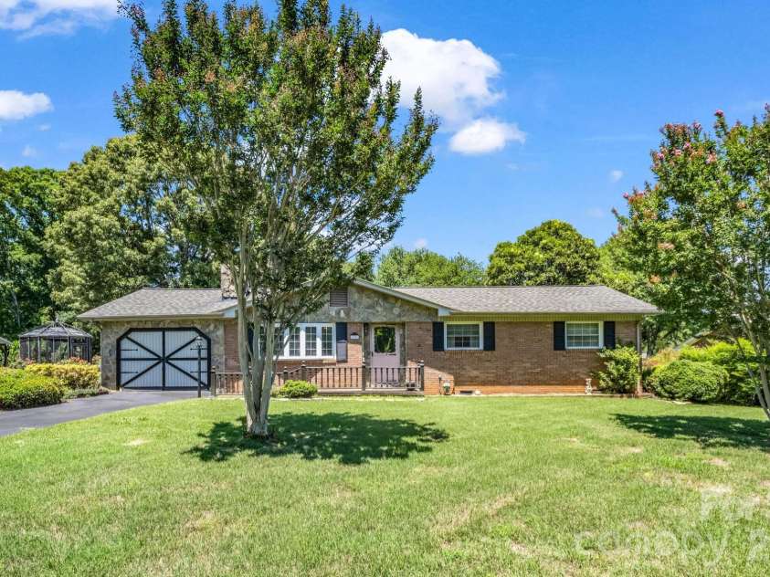 2302 Crosby Drive, Shelby, NC 28150.  MLS# CAR4389790, YatesRealty ID 29182. 