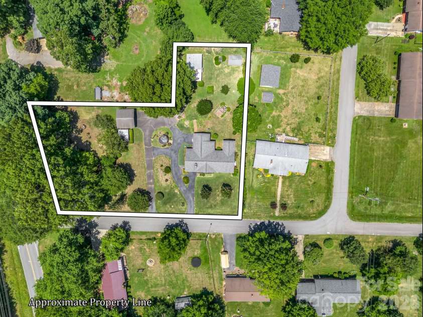 2302 Crosby Drive, Shelby, NC 28150.  MLS# CAR4389790, YatesRealty ID 29182. 