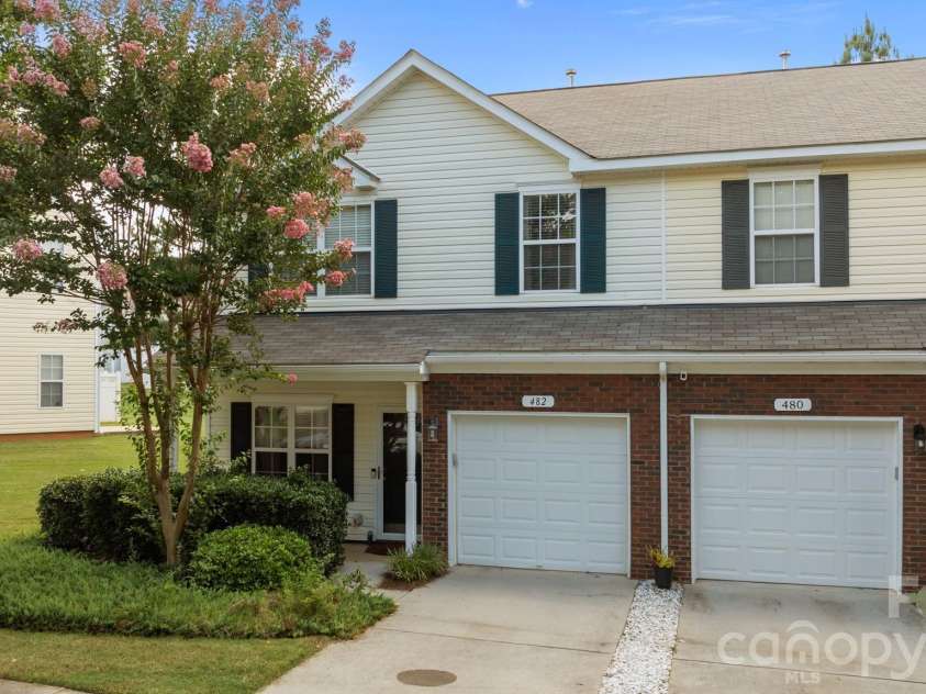 482 Delta Drive, Fort Mill, SC 29715.  MLS# CAR4282763, YatesRealty ID 29182. Beautiful End Unit