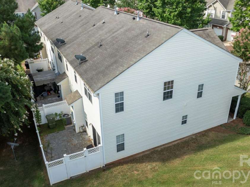 482 Delta Drive, Fort Mill, SC 29715.  MLS# CAR4282763, YatesRealty ID 29182. Fenced in yard