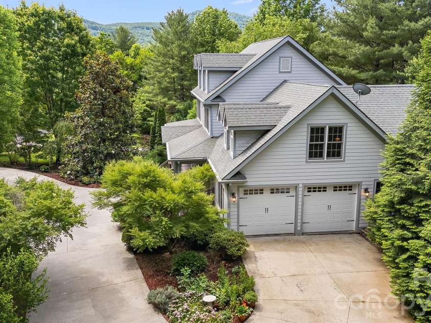 335 Daylily Drive, Hendersonville, NC 28739.  MLS# CAR4387856, YatesRealty ID 29183. 