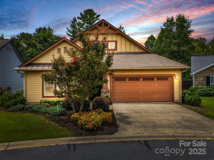 39 Creekwalk Lane, Hendersonville, NC 28792.  MLS# CAR4284575, YatesRealty ID 29183. 