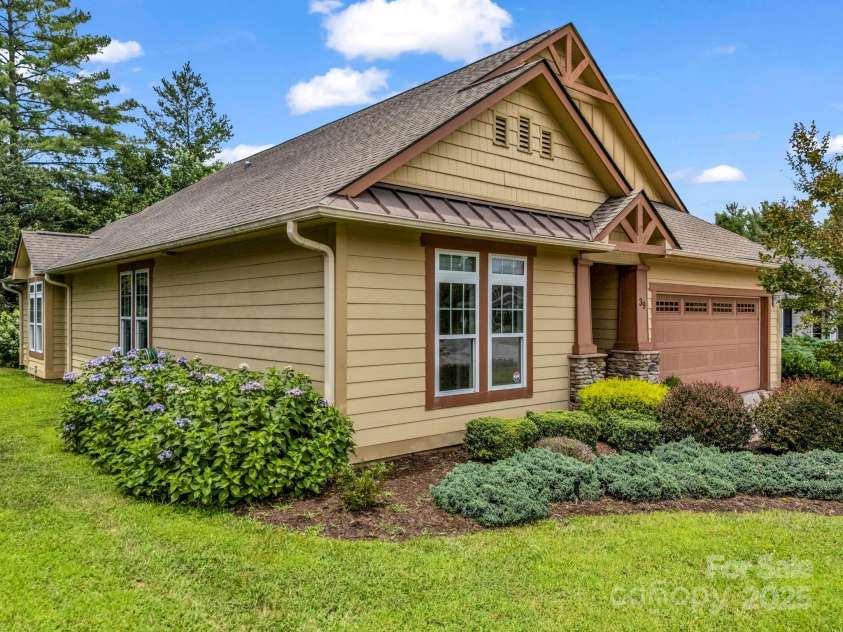 39 Creekwalk Lane, Hendersonville, NC 28792.  MLS# CAR4284575, YatesRealty ID 29183. 