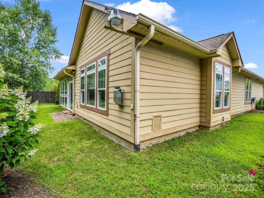 39 Creekwalk Lane, Hendersonville, NC 28792.  MLS# CAR4284575, YatesRealty ID 29183. 