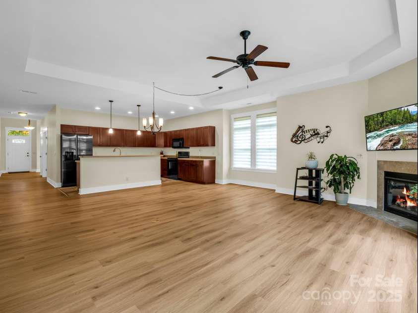 39 Creekwalk Lane, Hendersonville, NC 28792.  MLS# CAR4284575, YatesRealty ID 29183. 