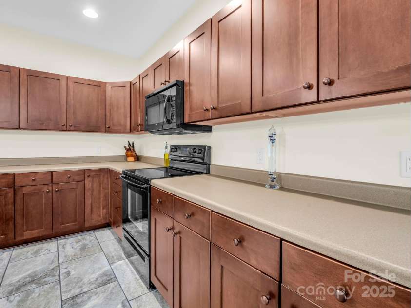 39 Creekwalk Lane, Hendersonville, NC 28792.  MLS# CAR4284575, YatesRealty ID 29183. 