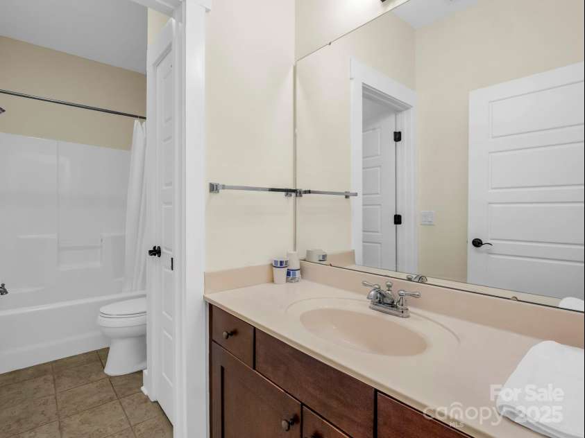 39 Creekwalk Lane, Hendersonville, NC 28792.  MLS# CAR4284575, YatesRealty ID 29183. 