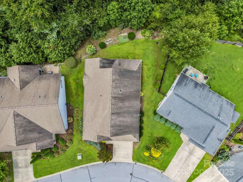 39 Creekwalk Lane, Hendersonville, NC 28792.  MLS# CAR4284575, YatesRealty ID 29183. 