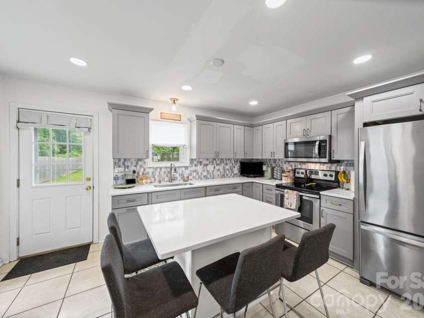 731 Cavendish Court, Rock Hill, SC 29730.  MLS# CAR4386691, YatesRealty ID 29184. Kitchen