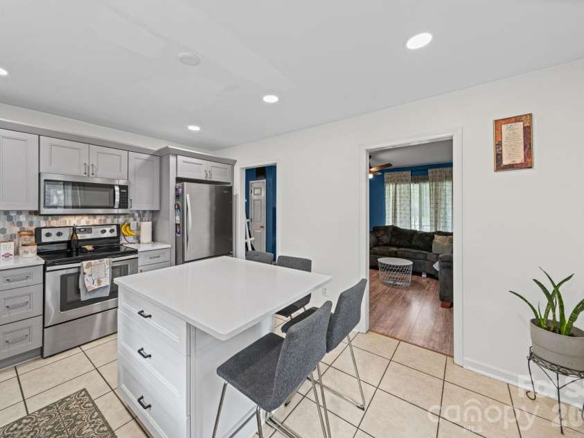 731 Cavendish Court, Rock Hill, SC 29730.  MLS# CAR4386691, YatesRealty ID 29184. Kitchen