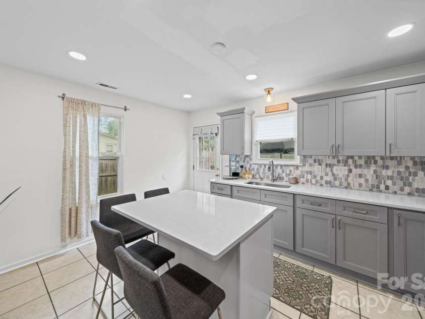 731 Cavendish Court, Rock Hill, SC 29730.  MLS# CAR4386691, YatesRealty ID 29184. Kitchen