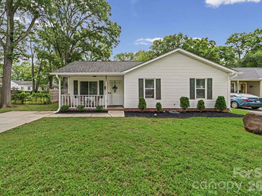 731 Cavendish Court, Rock Hill, SC 29730.  MLS# CAR4386691, YatesRealty ID 29184. Welcome home!!