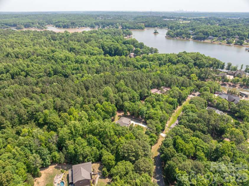 227 Bay Shore Drive, Belmont, NC 28012.  MLS# CAR4380360, YatesRealty ID 29185. 