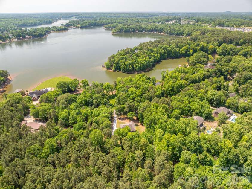 227 Bay Shore Drive, Belmont, NC 28012.  MLS# CAR4380360, YatesRealty ID 29185. 