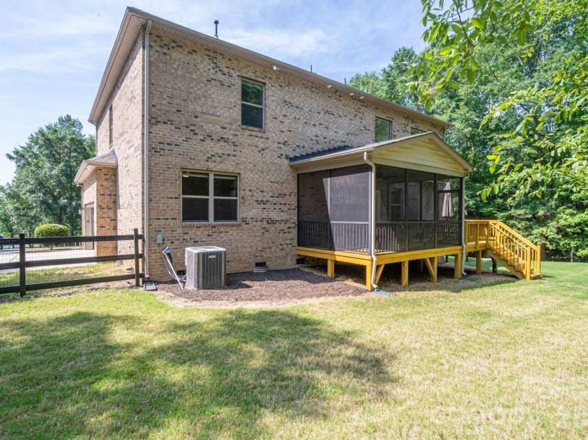 227 Bay Shore Drive, Belmont, NC 28012.  MLS# CAR4380360, YatesRealty ID 29185. 
