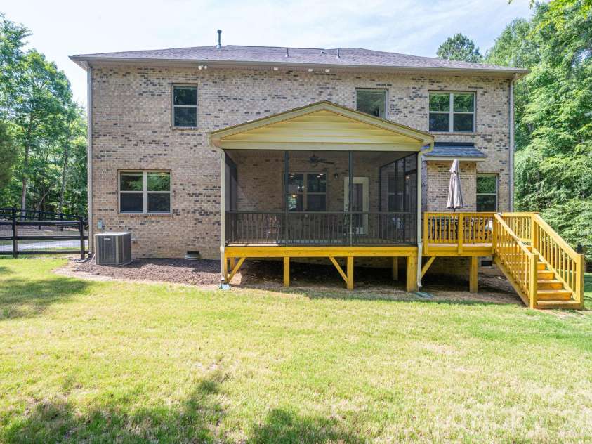 227 Bay Shore Drive, Belmont, NC 28012.  MLS# CAR4380360, YatesRealty ID 29185. 