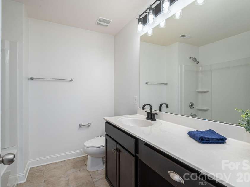 227 Bay Shore Drive, Belmont, NC 28012.  MLS# CAR4380360, YatesRealty ID 29185. Bathroom #2.