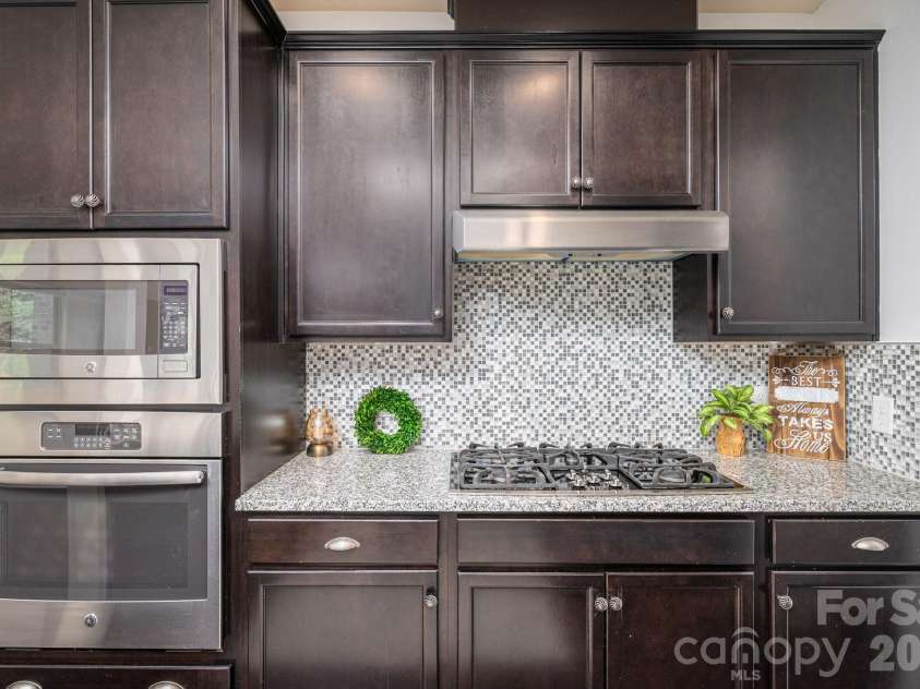 227 Bay Shore Drive, Belmont, NC 28012.  MLS# CAR4380360, YatesRealty ID 29185. SS appliances!
