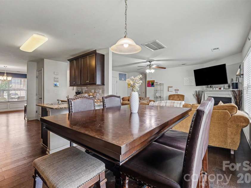8515 Mansell Court, Charlotte, NC 28215.  MLS# CAR4383865, YatesRealty ID 29186. Dining Area