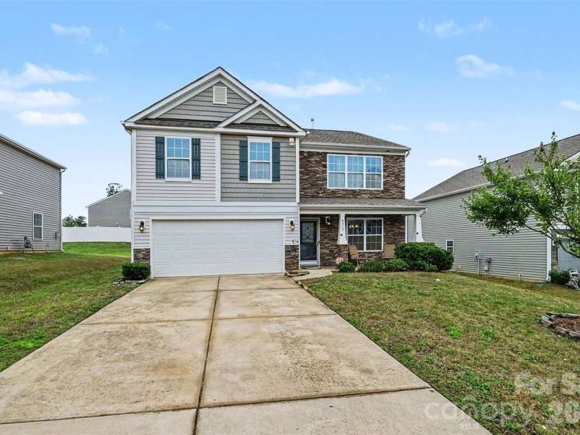 8515 Mansell Court, Charlotte, NC 28215.  MLS# CAR4383865, YatesRealty ID 29186. Front Exterior