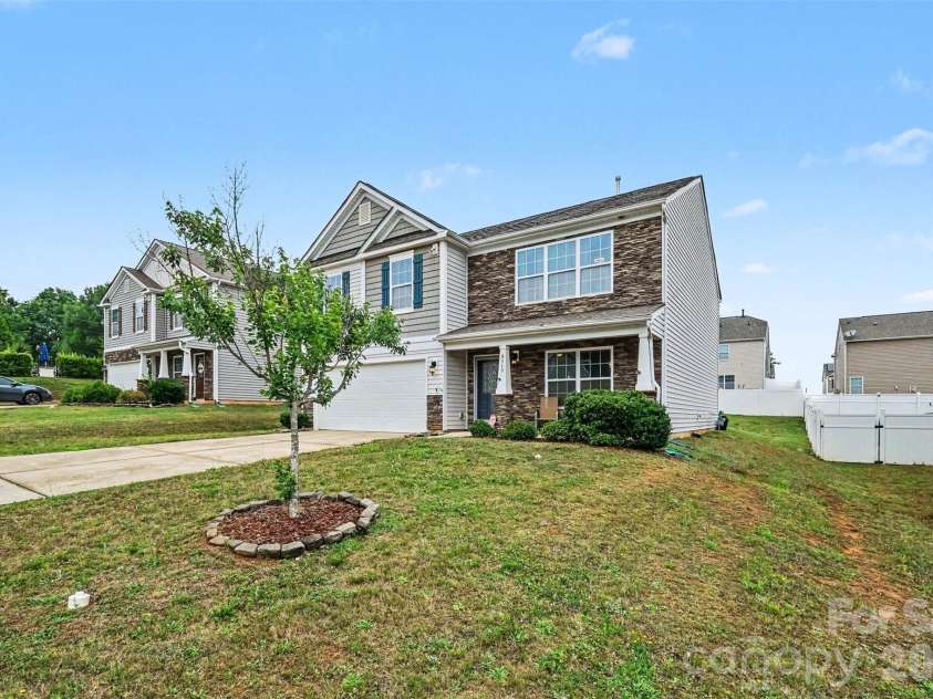 8515 Mansell Court, Charlotte, NC 28215.  MLS# CAR4383865, YatesRealty ID 29186. Front exterior
