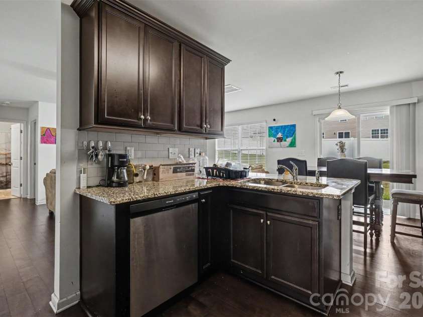 8515 Mansell Court, Charlotte, NC 28215.  MLS# CAR4383865, YatesRealty ID 29186. Kitchen into dining area
