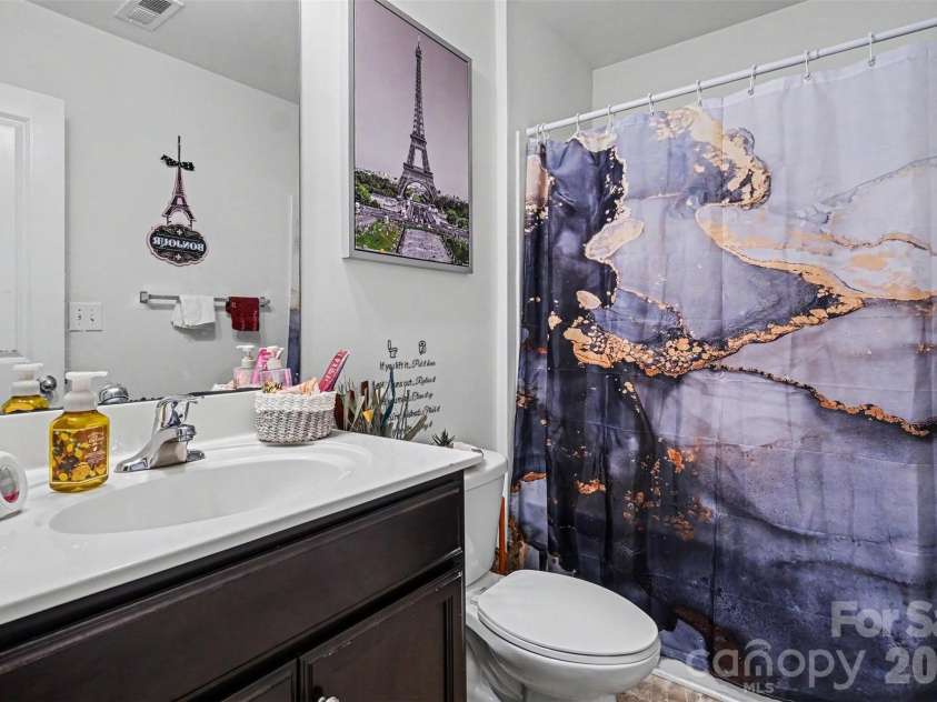 8515 Mansell Court, Charlotte, NC 28215.  MLS# CAR4383865, YatesRealty ID 29186. Main Level full Bath