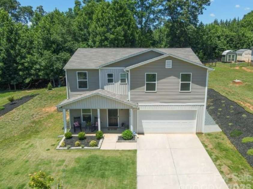 150 Four Andrews Drive, Harmony, NC 28634.  MLS# CAR4385189, YatesRealty ID 29187. 