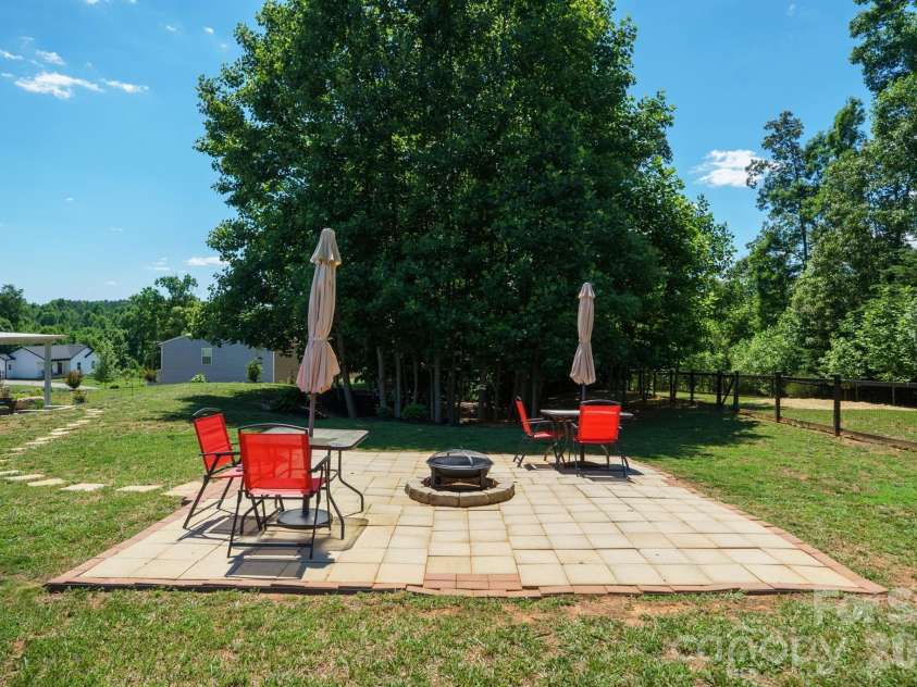 150 Four Andrews Drive, Harmony, NC 28634.  MLS# CAR4385189, YatesRealty ID 29187. 
