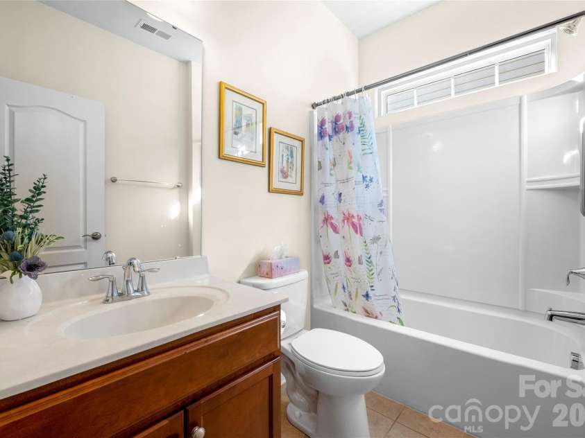 1016 Wells Lane, Fort Mill, SC 29707.  MLS# CAR4359886, YatesRealty ID 29188. #2 Full bath with Tub & shower.