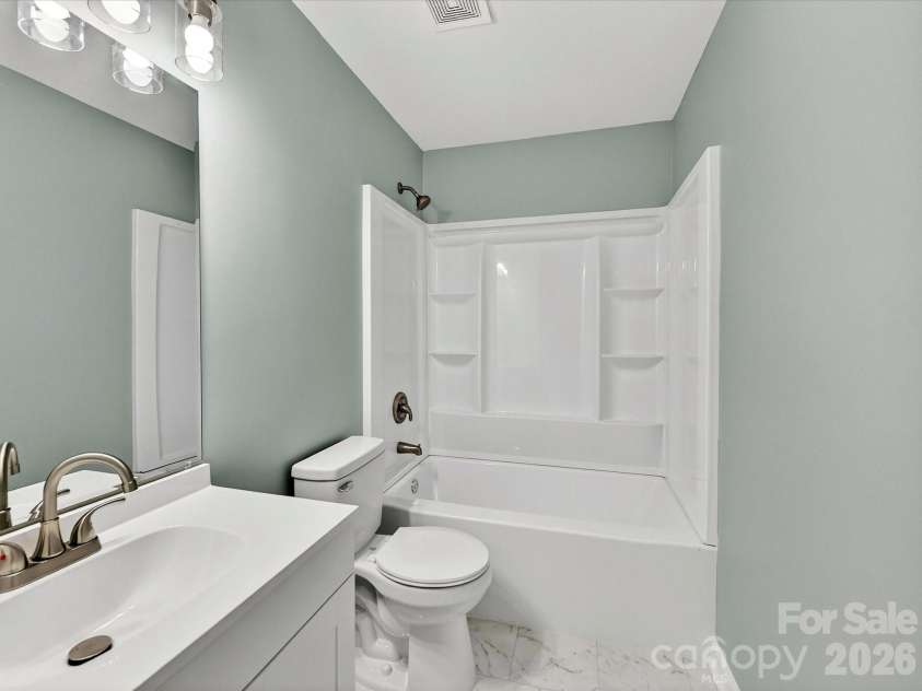 9716 Pernell Lane, Charlotte, NC 28213.  MLS# CAR4383771, YatesRealty ID 29190. Updated full bathroom features modern finishes, sleek vanity, and a tub/shower combination designed for both style and everyday functionality.