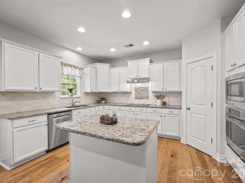 16846 Rudence Court, Charlotte, NC 28278.  MLS# CAR4387770, YatesRealty ID 29191. 
