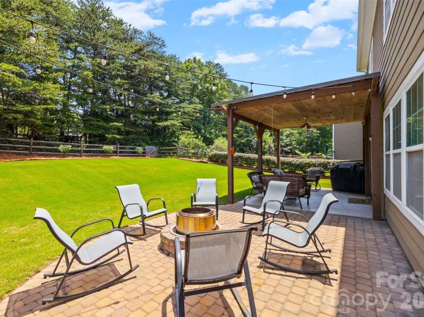 16846 Rudence Court, Charlotte, NC 28278.  MLS# CAR4387770, YatesRealty ID 29191. 