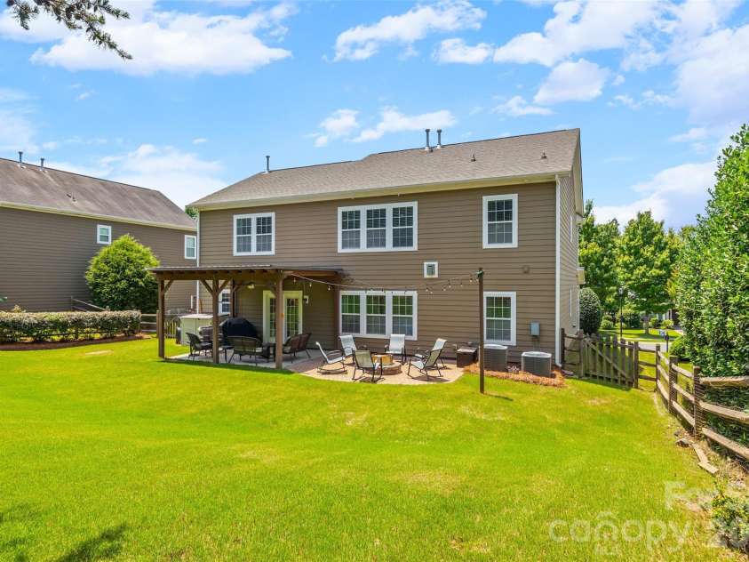 16846 Rudence Court, Charlotte, NC 28278.  MLS# CAR4387770, YatesRealty ID 29191. 