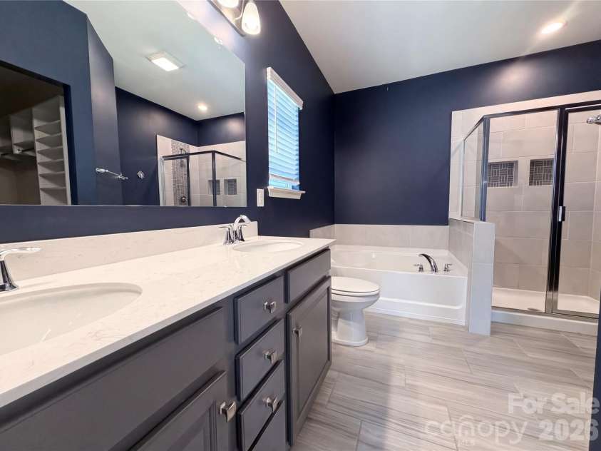 194 Canada Drive, Statesville, NC 28677.  MLS# CAR4383761, YatesRealty ID 29192. 