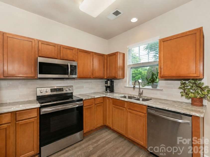 1100 Mountain Laurel Court, Matthews, NC 28104.  MLS# CAR4387377, YatesRealty ID 29193. 