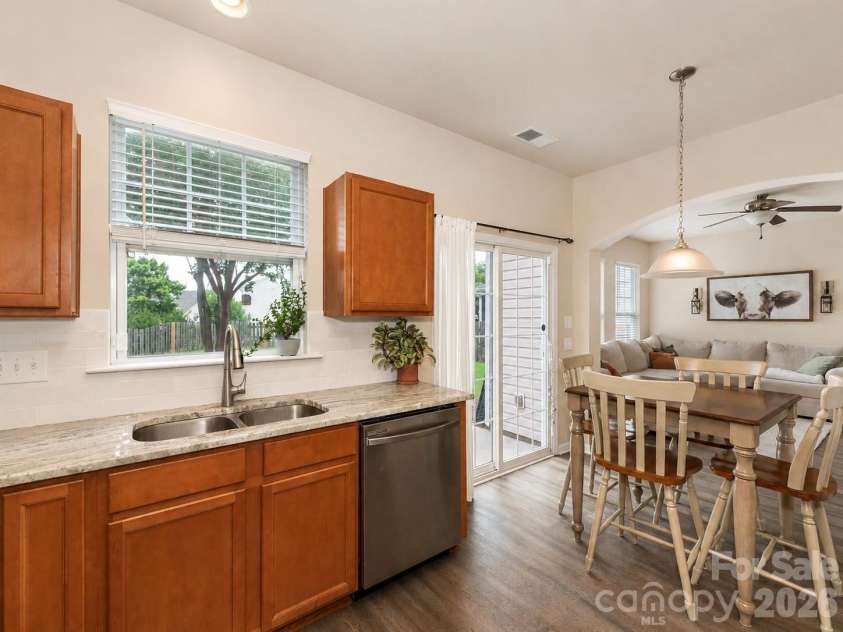 1100 Mountain Laurel Court, Matthews, NC 28104.  MLS# CAR4387377, YatesRealty ID 29193. 
