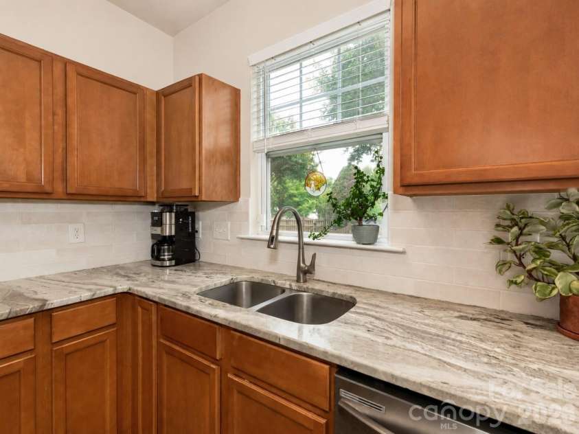 1100 Mountain Laurel Court, Matthews, NC 28104.  MLS# CAR4387377, YatesRealty ID 29193. 