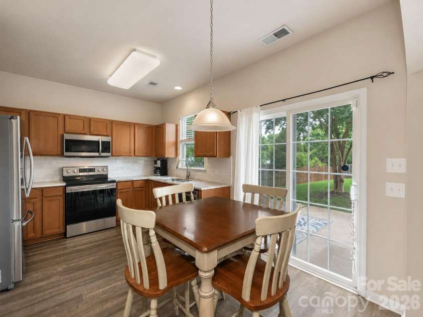 1100 Mountain Laurel Court, Matthews, NC 28104.  MLS# CAR4387377, YatesRealty ID 29193. 