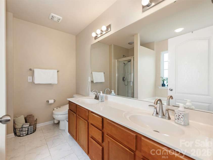 1100 Mountain Laurel Court, Matthews, NC 28104.  MLS# CAR4387377, YatesRealty ID 29193. 