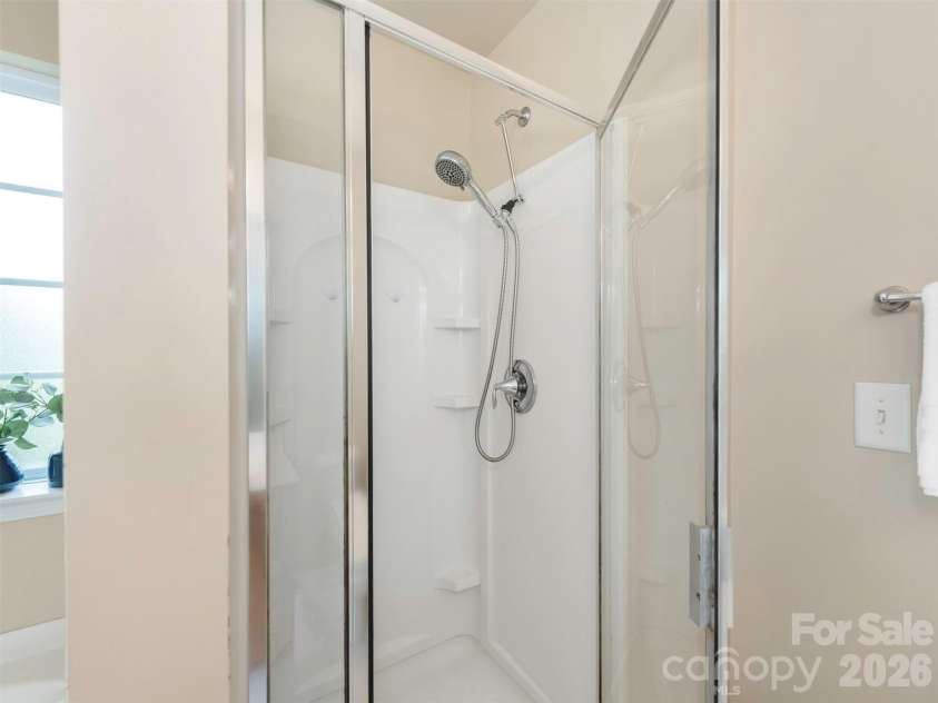 1100 Mountain Laurel Court, Matthews, NC 28104.  MLS# CAR4387377, YatesRealty ID 29193. 