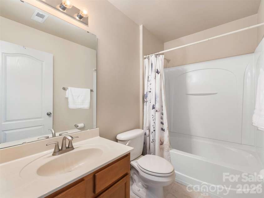 1100 Mountain Laurel Court, Matthews, NC 28104.  MLS# CAR4387377, YatesRealty ID 29193. 