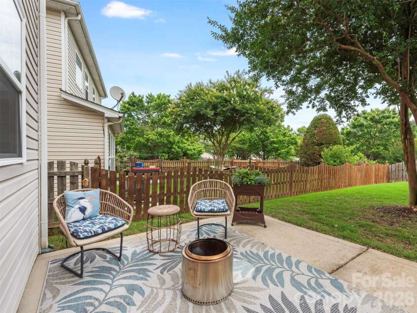 1100 Mountain Laurel Court, Matthews, NC 28104.  MLS# CAR4387377, YatesRealty ID 29193. 