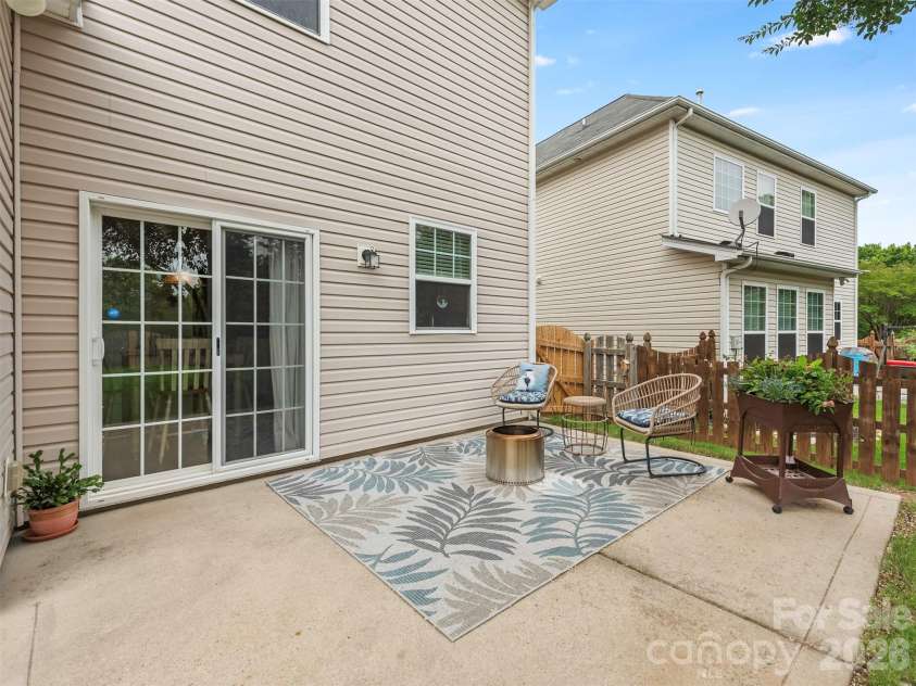 1100 Mountain Laurel Court, Matthews, NC 28104.  MLS# CAR4387377, YatesRealty ID 29193. 